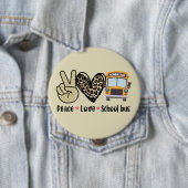 Badge Rond 10 Cm Paix, Amour, Bus scolaire (En situation)