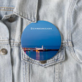 Badge Rond 10 Cm Phare de Scarborough (En situation)