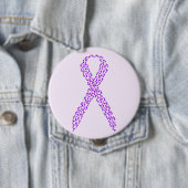 Badge Rond 10 Cm Pieds pourpres de ruban de conscience (En situation)