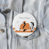 Badge Rond 10 Cm Pingouin Citrouille mignon Drôle Halloween (En situation)