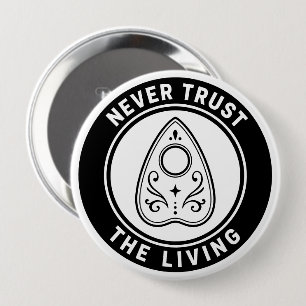 Badge Rond 10 Cm Planchette Ouija Macabre Ne Fais Jamais Confiance