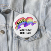 Badge Rond 10 Cm Plus d'amour moins de haine | Bouton LGBT Ally Pri (En situation)