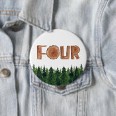 Badge Rond 10 Cm Quatre Garçons 4e anniversaire arbres verts (En situation)