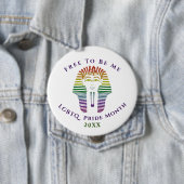 Badge Rond 10 Cm Rainbow Gay LGBTQ Pride Mois Libre D'Être Moi (En situation)