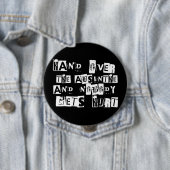 Badge Rond 10 Cm Remettez l'Absinthe...Bouton (En situation)