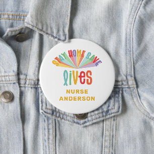 Badge Rond 10 Cm Restez à la maison sauver des vies en arc-en-ciel 