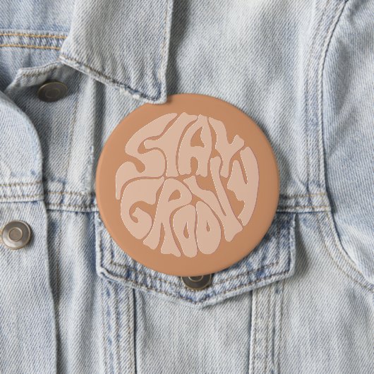 Badge Rond 10 Cm Restez Super Retro Beige (En situation)