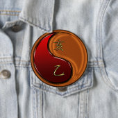 Badge Rond 10 Cm Sanglier de bois (En situation)
