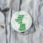 Badge Rond 10 Cm Sauvez les boutons de la terre (En situation)