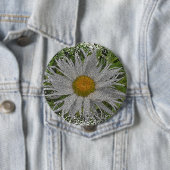 Badge Rond 10 Cm Show Me A Daisy #1 (En situation)