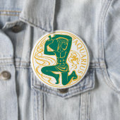 Badge Rond 10 Cm Signe Aquarius du Zodiaque sur un (En situation)