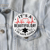 Badge Rond 10 Cm Son un beau jour pour sauver les vies (En situation)