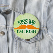 Badge Rond 10 Cm Stache irlandaise (En situation)
