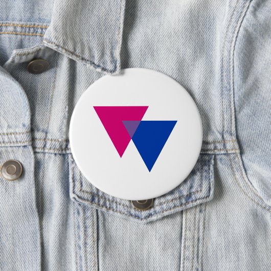 BADGE ROND 10 CM SYMBOLE BISEXUEL DE TRIANGLE (En situation)