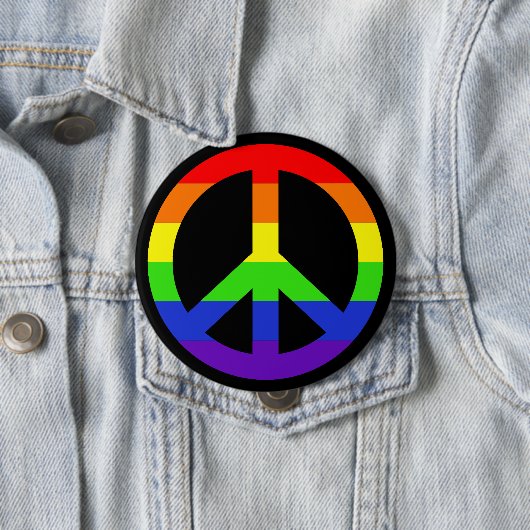 Badge Rond 10 Cm Symbole Rainbow Peace (En situation)