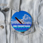 Badge Rond 10 Cm Trumptanique qui s'amuse (En situation)