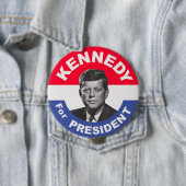 Badge Rond 10 Cm Vote pour le bouton d'élection de Kennedy (En situation)