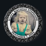 Badge Rond 10 Cm Votre photo 30e anniversaire Numéro Motif | Noir<br><div class="desc">Il s'agit d'un bouton commémoratif avec votre photo et votre texte pour célébrer votre 30e anniversaire. Il y a un modèle de texte pour faciliter la modification du message et de la date. Il y a aussi un modèle photo pour faciliter l'ajout de votre image. Ce cadre en noir et...</div>