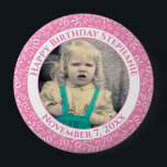 Badge Rond 10 Cm Votre photo 70e anniversaire Numéro Motif rose<br><div class="desc">Il s'agit d'un bouton commémoratif avec votre photo et votre texte pour célébrer votre 70e anniversaire. Il y a un modèle de texte pour faciliter la modification du message et de la date. Il y a aussi un modèle photo pour faciliter l'ajout de votre image. Ce cadre d'image rose et...</div>
