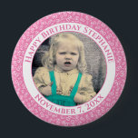 Badge Rond 10 Cm Votre photo 80e anniversaire Numéro Motif | Rose<br><div class="desc">Il s'agit d'un bouton commémoratif avec votre photo et votre texte pour célébrer votre 80e anniversaire. Il y a un modèle texte pour faciliter la personnalisation du message et de la date. Il y a aussi un modèle photo pour faciliter l'ajout de votre image. Ce cadre d'image rose et blanc...</div>
