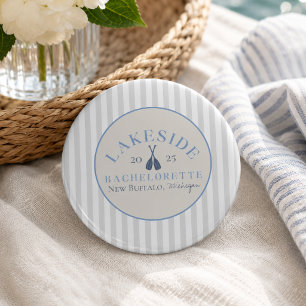 Badge Rond 10 Cm Week-end de filles au lac Classique pour l'enterre