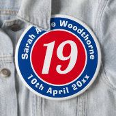 Badge Rond 15,2 Cm 19e anniversaire avec nom, âge et date (En situation)