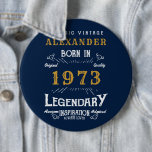 Badge Rond 15,2 Cm 50th Birthday 1973 Ajouter Nom Blue Gold Legendary<br><div class="desc">Né 1973,  50e anniversaire ajoutez votre nom badge / bouton. Modifiez le nom et l'année avec le modèle fourni. Un magnifique design d'anniversaire bleu sur mesure. Plus de cadeaux et de fournitures de fête disponibles avec le design "légendaire" dans le magasin.</div>