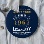 Badge Rond 15,2 Cm 60th Birthday 1962 Ajouter Nom Blue Gold Legendary<br><div class="desc">Né 1962,  60e anniversaire ajoutez votre nom badge / bouton. Modifiez le nom et l'année avec le modèle fourni. Un magnifique design d'anniversaire bleu sur mesure. Plus de cadeaux et de fournitures de fête disponibles avec le design "légendaire" dans le magasin.</div>