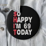 Badge Rond 15,2 Cm 69e anniversaire So Happy I'm 69 Aujourd'hui Drôle<br><div class="desc">heureux,  sarcastique,  anniversaire,  giftidea,  fête du père,  drôle,  année,  maman,  humour,  famille</div>