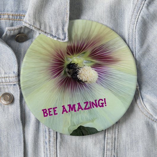 Badge Rond 15,2 Cm Abeille Extraordinaire ! (En situation)