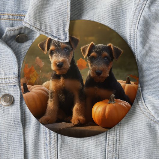 Badge Rond 15,2 Cm Airedale Chiot Automne Citrouille délice (En situation)
