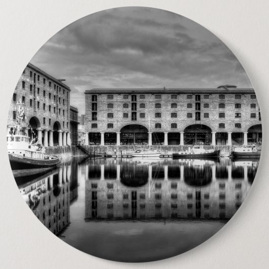 Badge Rond 15,2 Cm Albert Dock Liverpool Réflexions (Devant)