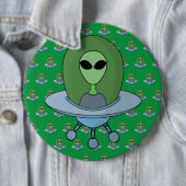 Badge Rond 15,2 Cm Alien dans son petit vaisseau spatial (En situation)