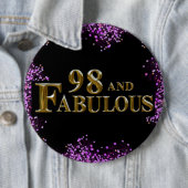 Badge Rond 15,2 Cm Anniversaire 98 ans (En situation)
