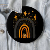 Badge Rond 15,2 Cm Arc-en-ciel Citrouille d'Halloween (En situation)