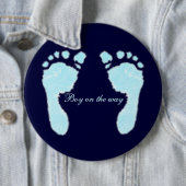 Badge Rond 15,2 Cm Baby Footprints (Boy) (En situation)