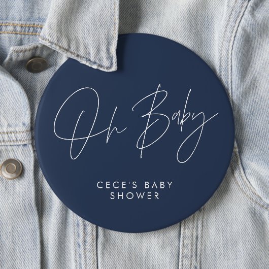 Badge Rond 15,2 Cm Baby shower script moderne marine minimal bleu (En situation)