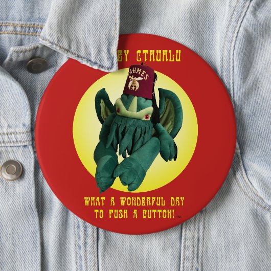 Badge Rond 15,2 Cm Bouton de Harvey Cthuhlu (En situation)