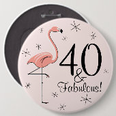 Badge Rond 15,2 Cm Bouton Flamant rose rose '40 et fabuleux ! ' (Devant & derrière)