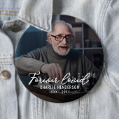 Badge Rond 15,2 Cm Bouton "Forever Loved" (En situation)