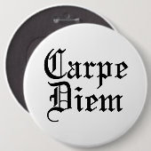 Badge Rond 15,2 Cm Carpe Diem - Saisir Le Jour (Devant & derrière)