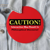 Badge Rond 15,2 Cm Caution Philosopher Discourse Alert! Button (En situation)