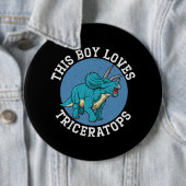 Badge Rond 15,2 Cm Ce Garçon Aime Les Tricératops Dinosaur Préhistori (En situation)