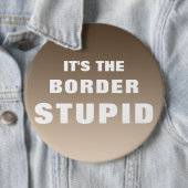 Badge Rond 15,2 Cm C'est la frontière stupide (En situation)