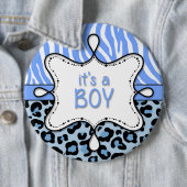 Badge Rond 15,2 Cm C'est un Garçon Faire-part (En situation)