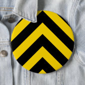 Badge Rond 15,2 Cm Chevrons audacieux de la route (En situation)