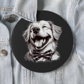 Badge Rond 15,2 Cm chien avec cravate arc rire (En situation)