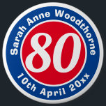 Badge Rond 15,2 Cm Commémoration d'anniversaire avec le nom, l'âge et<br><div class="desc">Commémorez un anniversaire important avec un badge qui est décoré avec le nom du destinataire,  ainsi que leur âge,  et la date de naissance.</div>