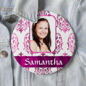 Badge Rond 15,2 Cm Damas blanc et rose (En situation)
