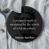 Badge Rond 15,2 Cm Définir une valeur : Marcus Aurelius sur les valeu (En situation)